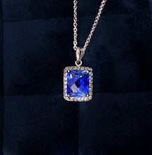 Load image into Gallery viewer, Royal Blue Spinel Pendant